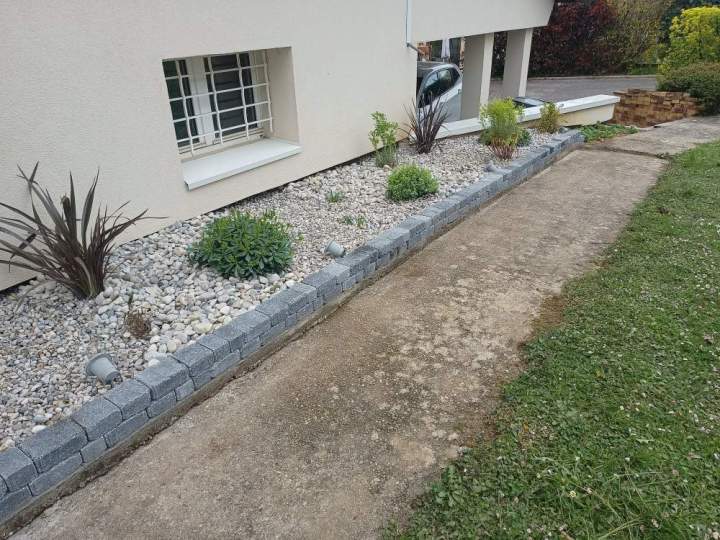 Création d'un massif en bord de maison