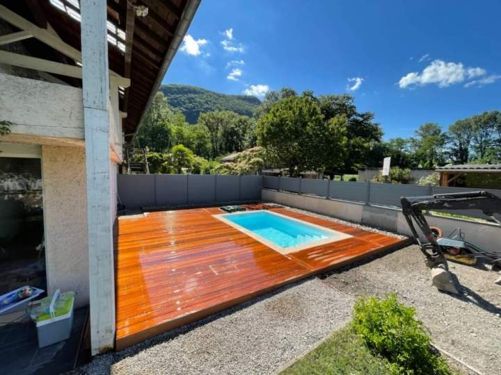 Plage de piscine en bois Échirolles